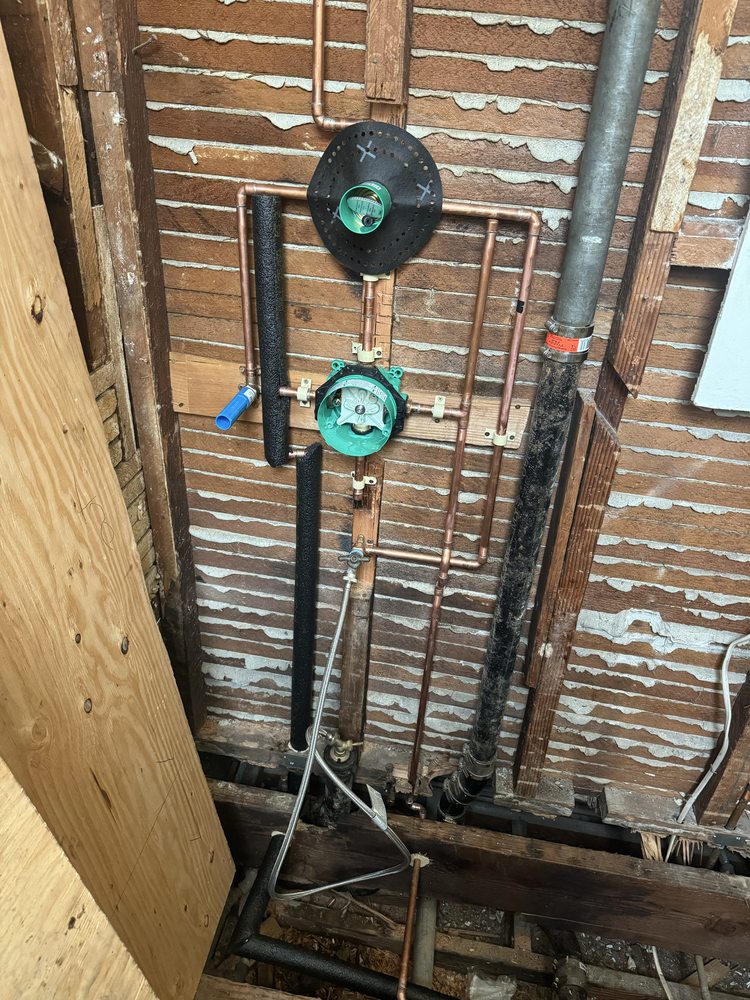 Full copper manifold plumbing system with pressure regulator installed in a Dallas mechanical closet